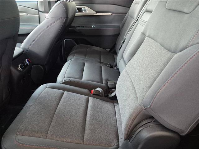 Used 2025 Ford Explorer Active RWD image 18