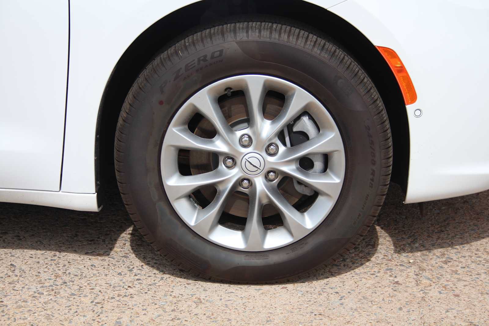 New 2025 Chrysler Pacifica Select AWD/4WD image 17