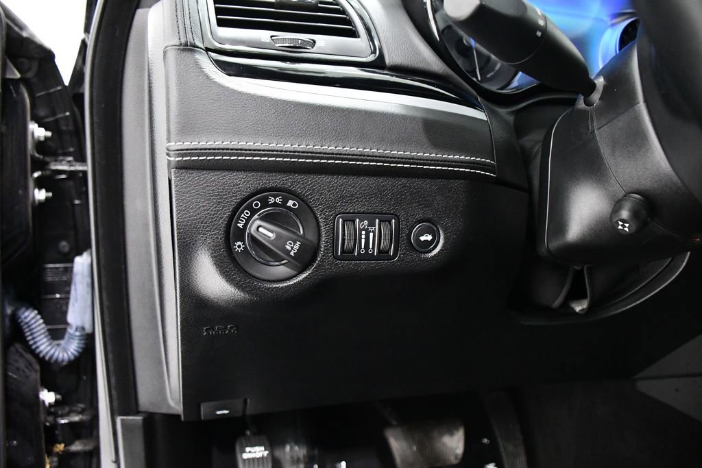 Used 2023 Chrysler 300 C RWD image 11