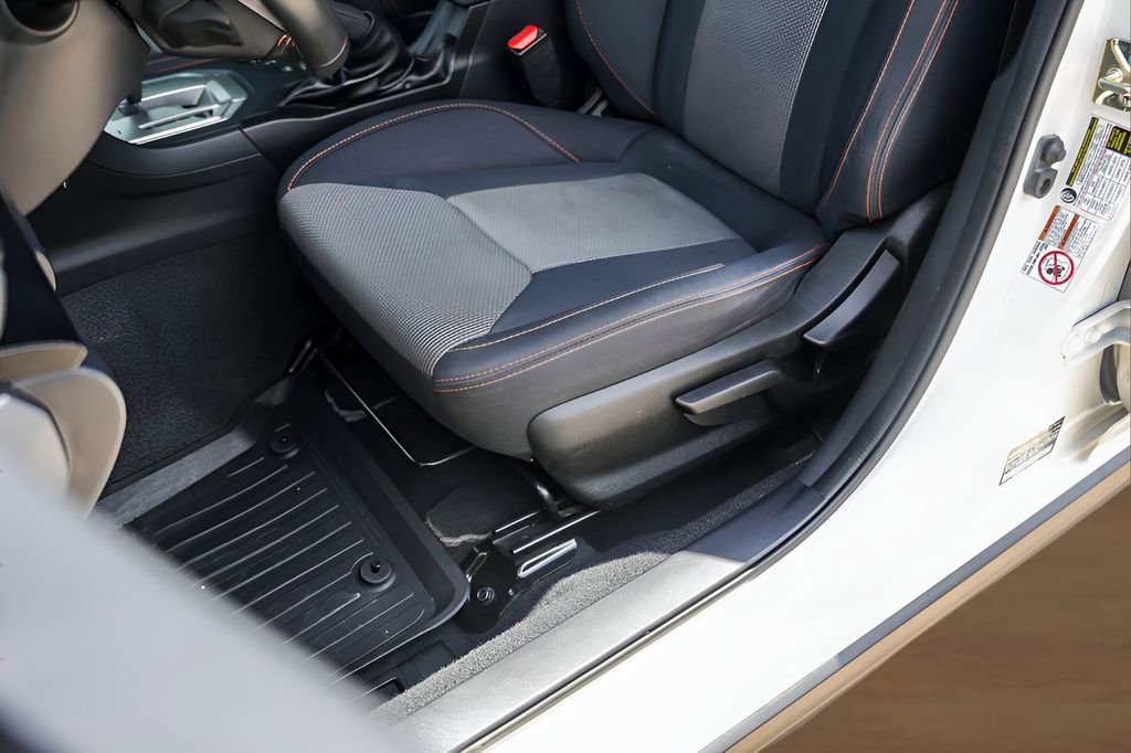 Used 2019 Subaru Crosstrek 2.0i Premium w/ Eyesight System image 8