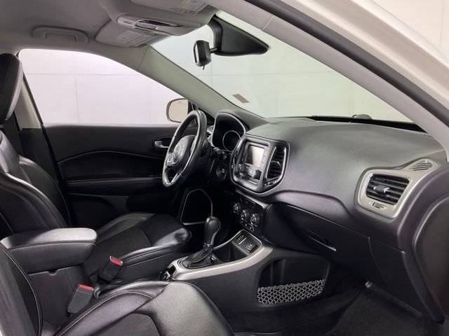 Used 2018 Jeep Compass Latitude w/ Cold Weather Group FWD image 30