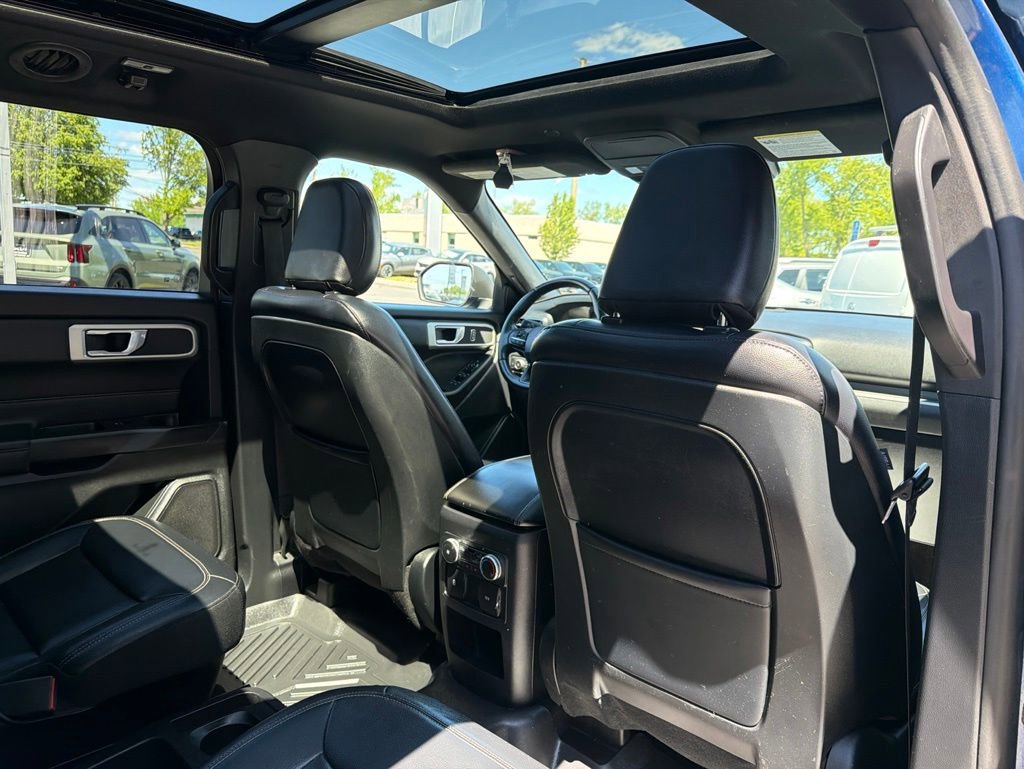 Used 2020 Ford Explorer XLT w/ Equipment Group 202A AWD/4WD image 14