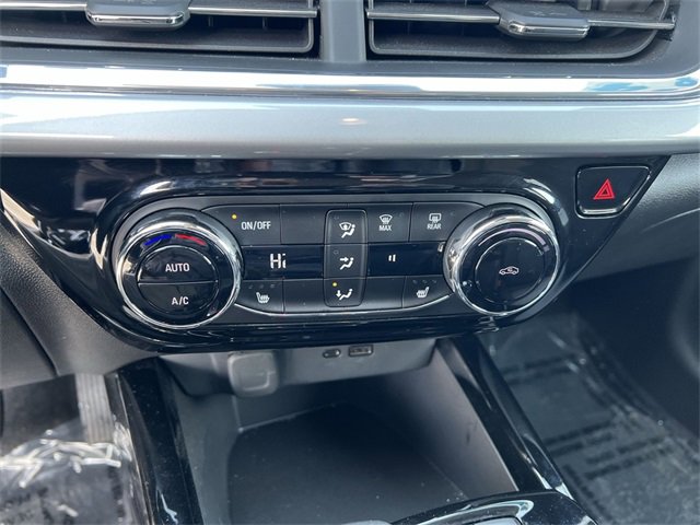 Certified 2024 Chevrolet Trax LT w/ Driver Confidence Package image 15