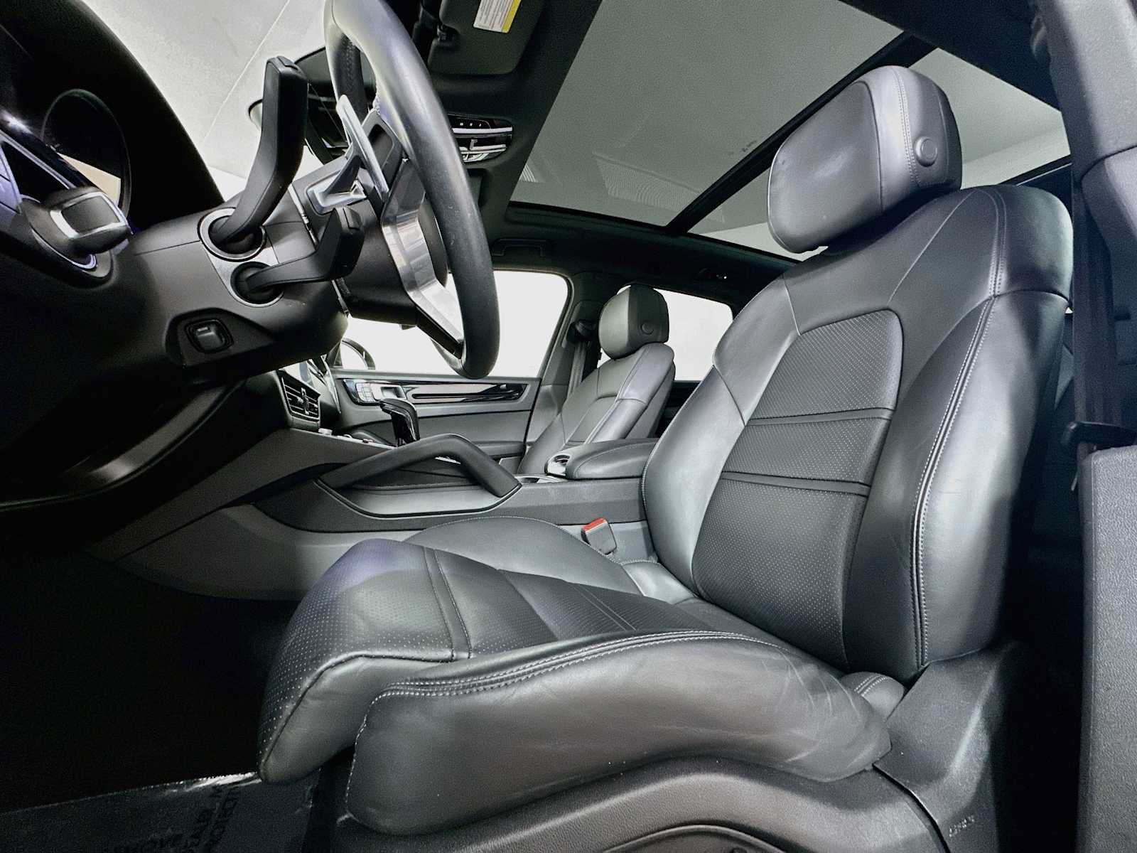 Certified 2023 Porsche Cayenne AWD/4WD image 5