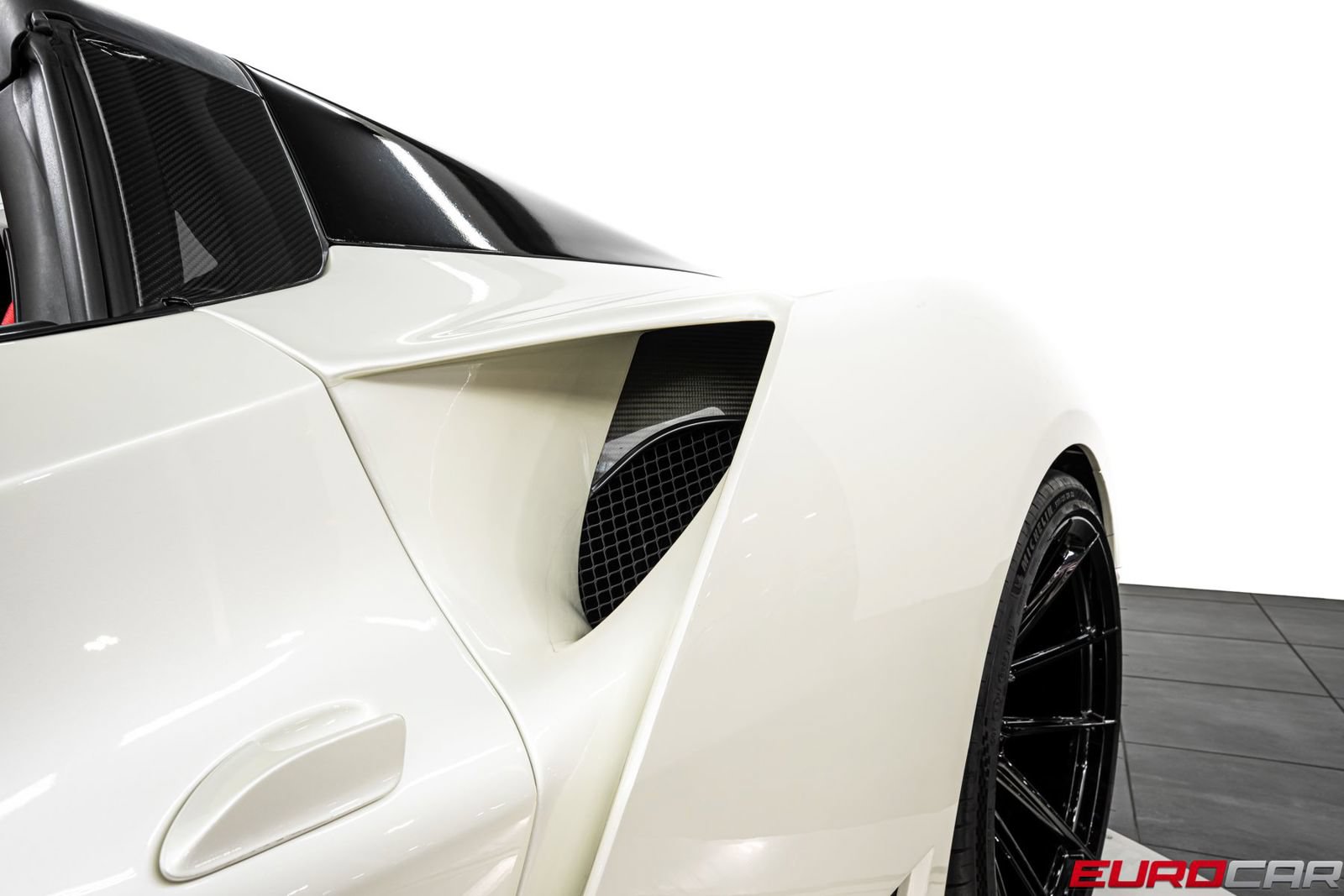 Used 2021 Ferrari F8 Tributo RWD image 23
