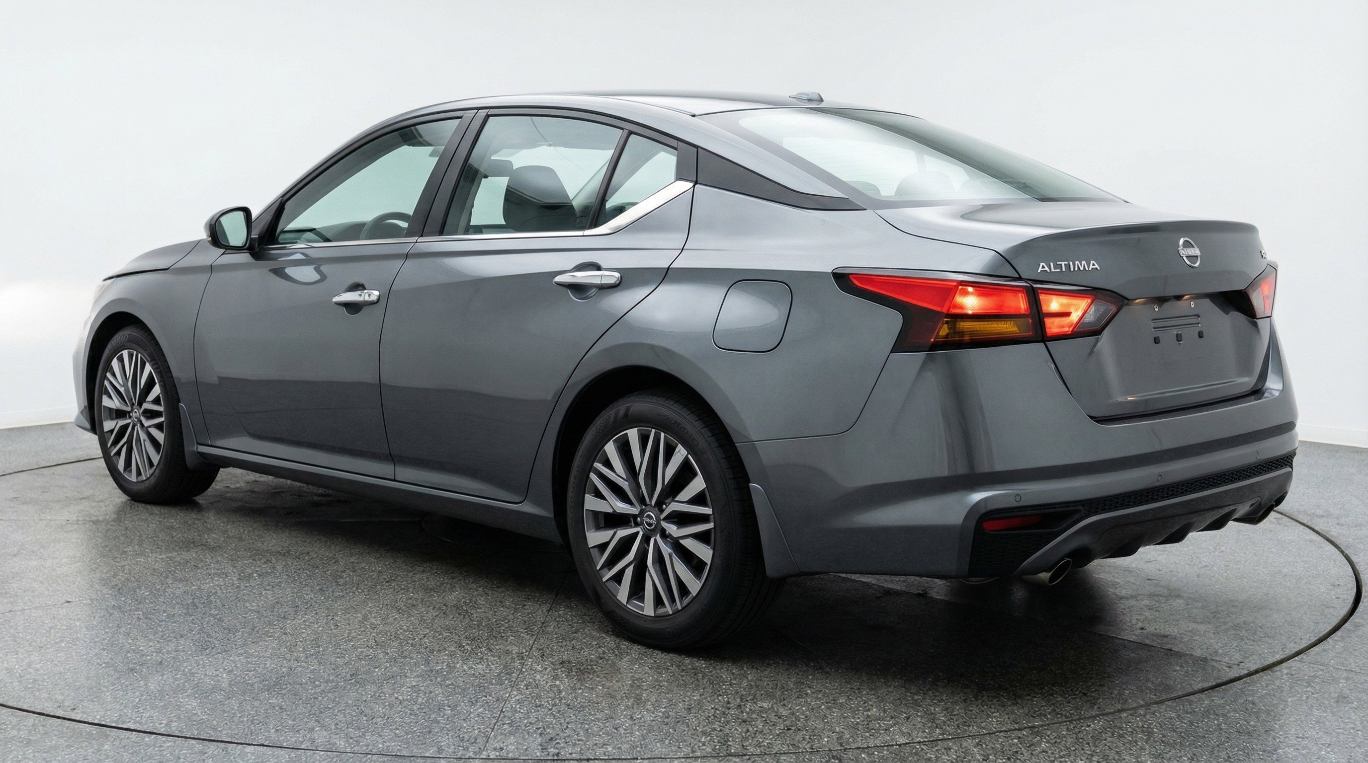 Used 2025 Nissan Altima 2.5 SV image 6