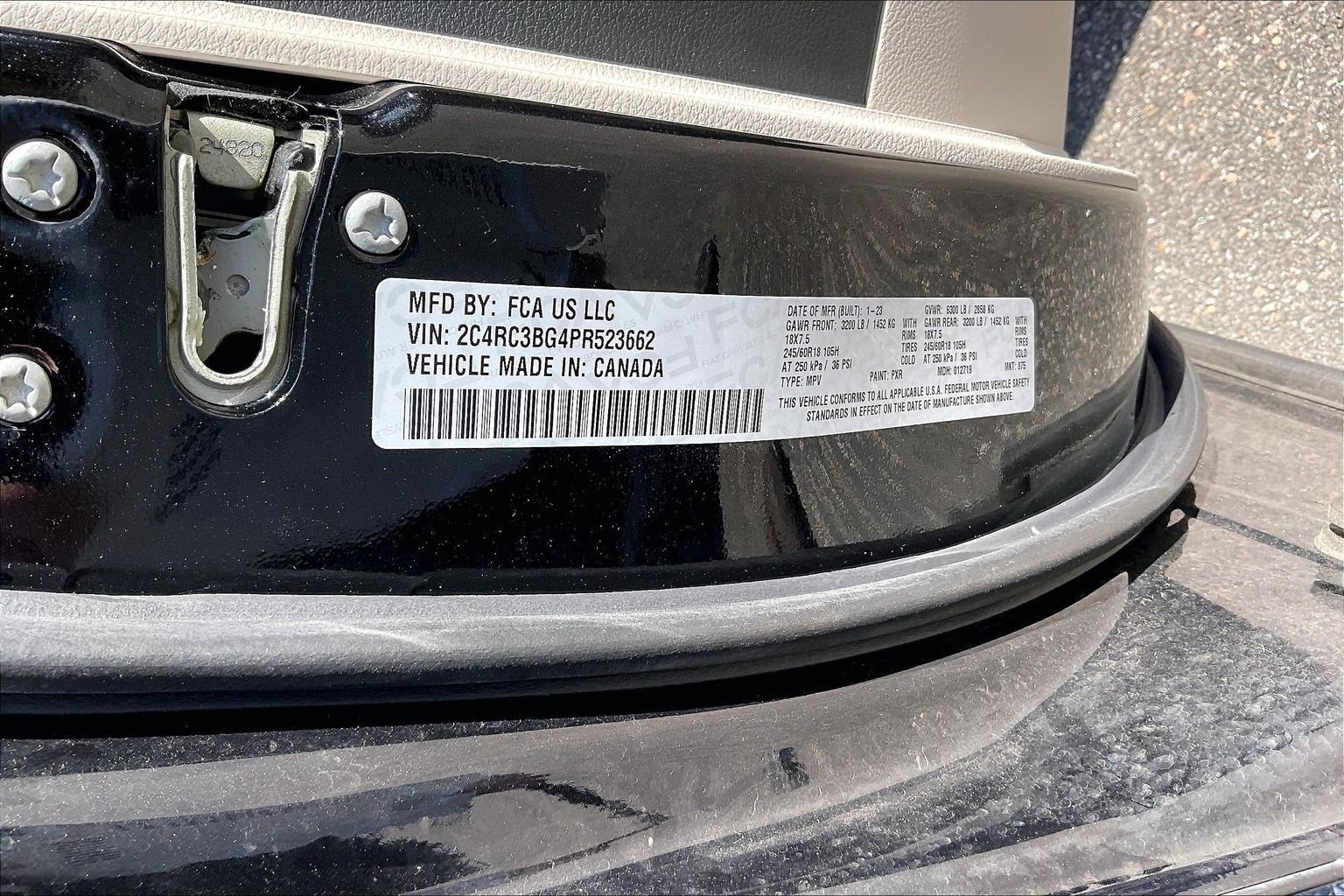 Used 2023 Chrysler Pacifica Touring-L image 31