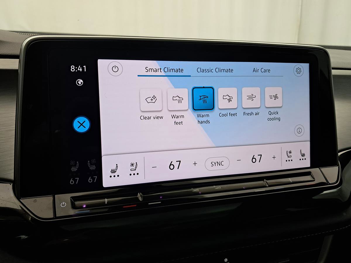 Used 2025 Volkswagen Atlas Cross Sport SE image 31