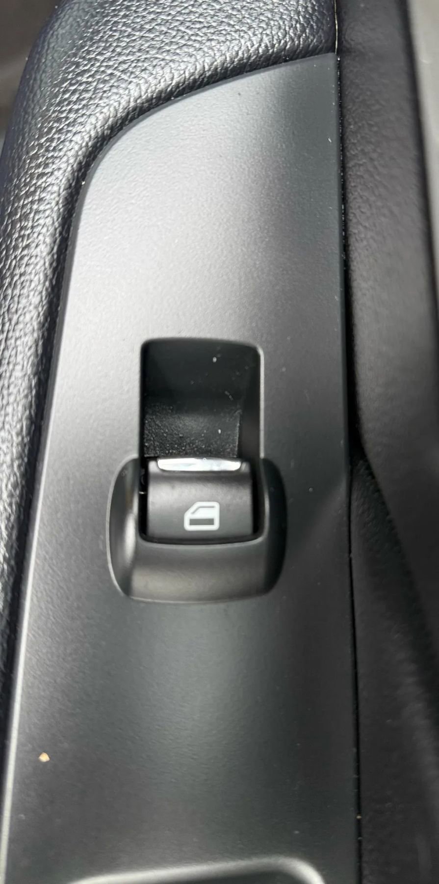 Used 2016 Ford Explorer XLT image 34