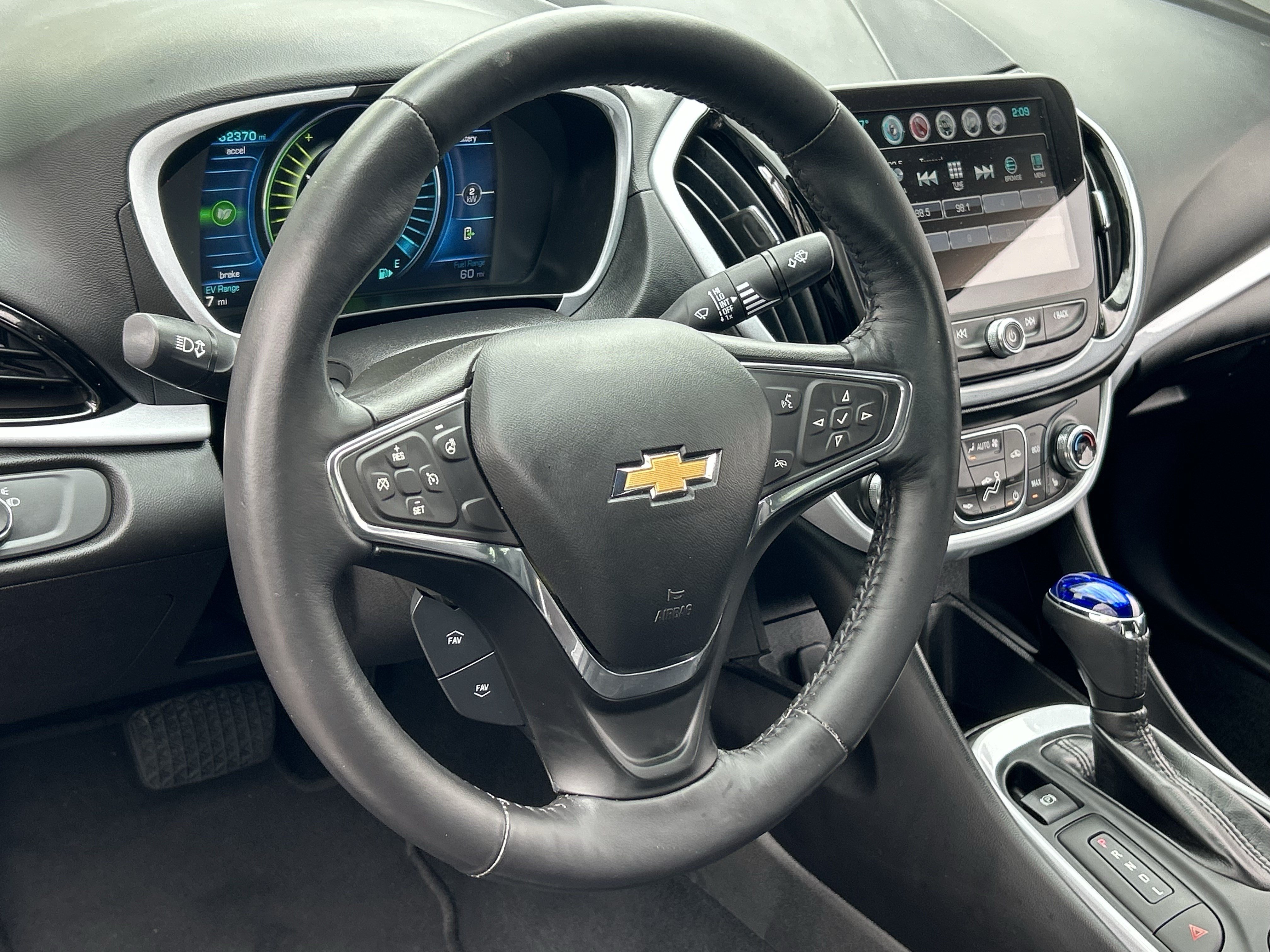 Used 2017 Chevrolet Volt LT w/ Comfort Package FWD image 27