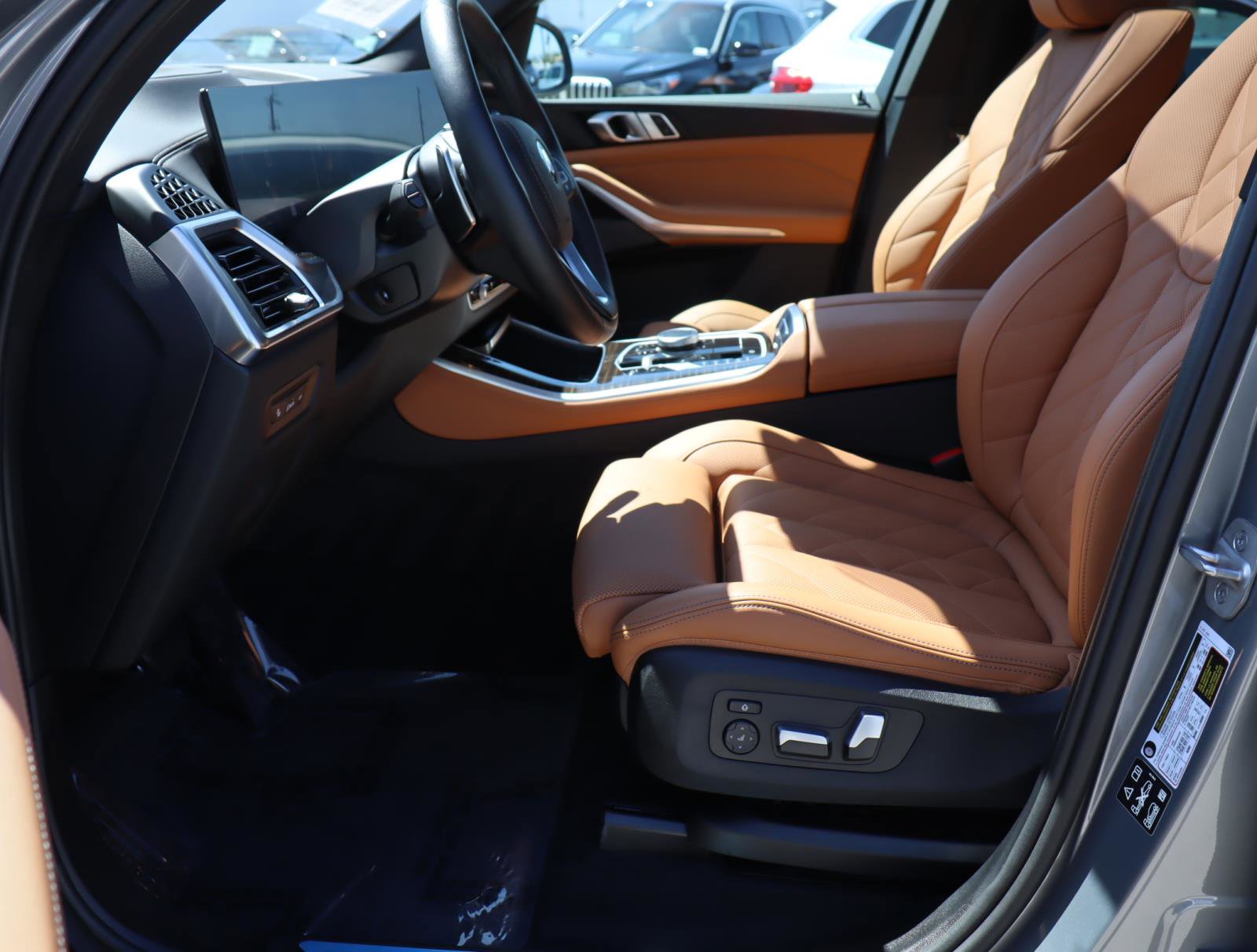 Used 2025 BMW X5 xDrive40i w/ Premium Package image 14