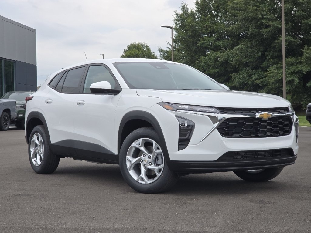 New 2026 Chevrolet Trax LS w/ LS Convenience Package FWD image 2