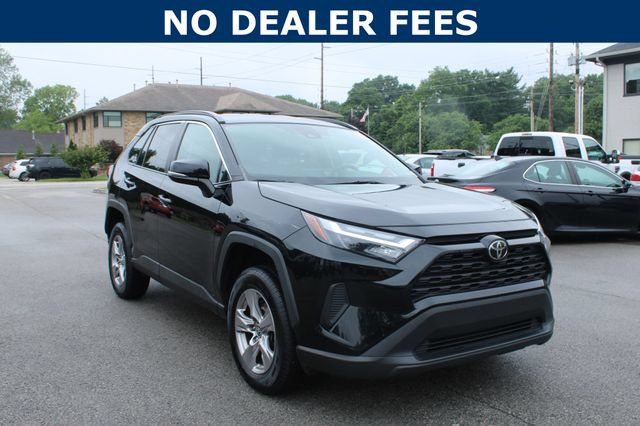 Used 2022 Toyota RAV4 XLE FWD image 2