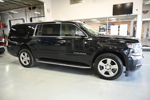 Used 2017 Chevrolet Suburban Premier AWD/4WD image 4