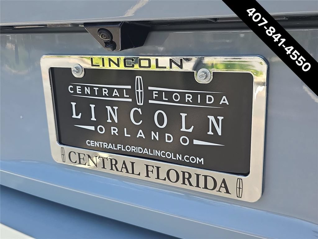 New 2027 Lincoln Navigator Premiere RWD image 4