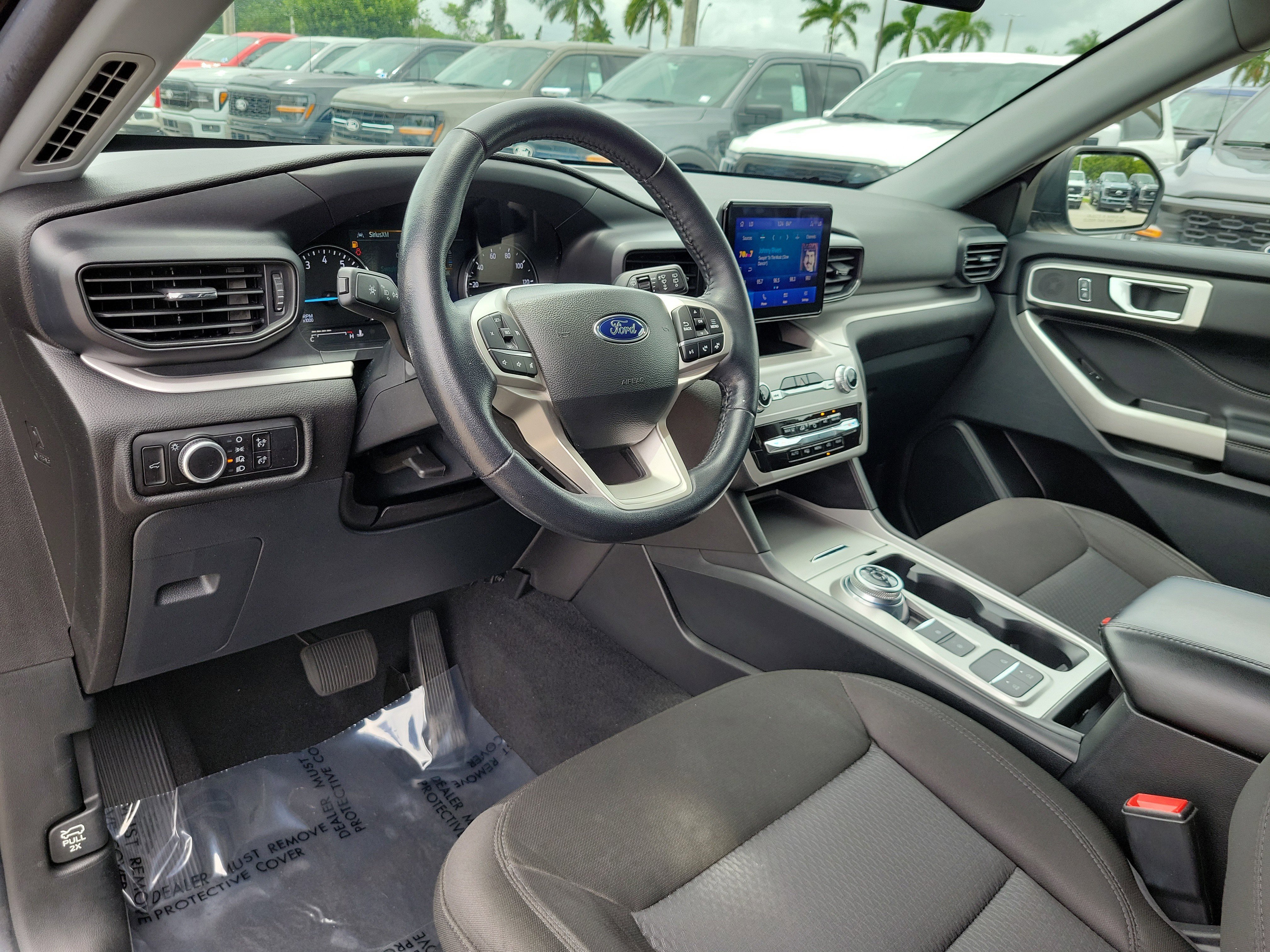 Used 2023 Ford Explorer XLT RWD image 9