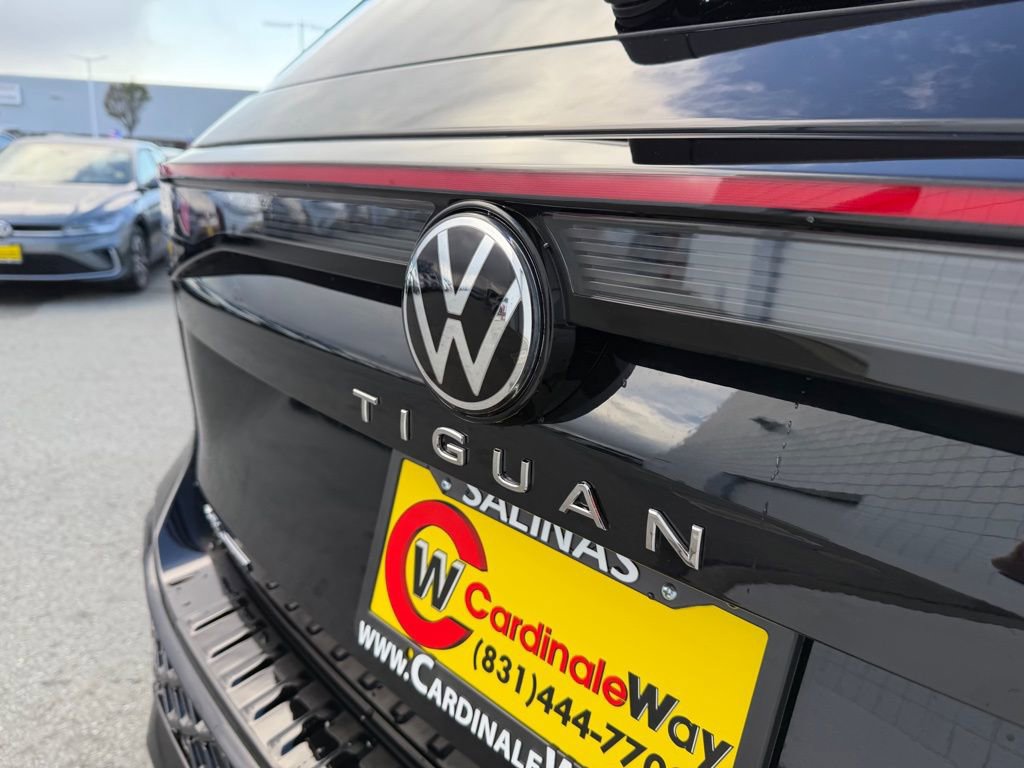 New 2026 Volkswagen Tiguan SEL R-Line AWD/4WD image 10