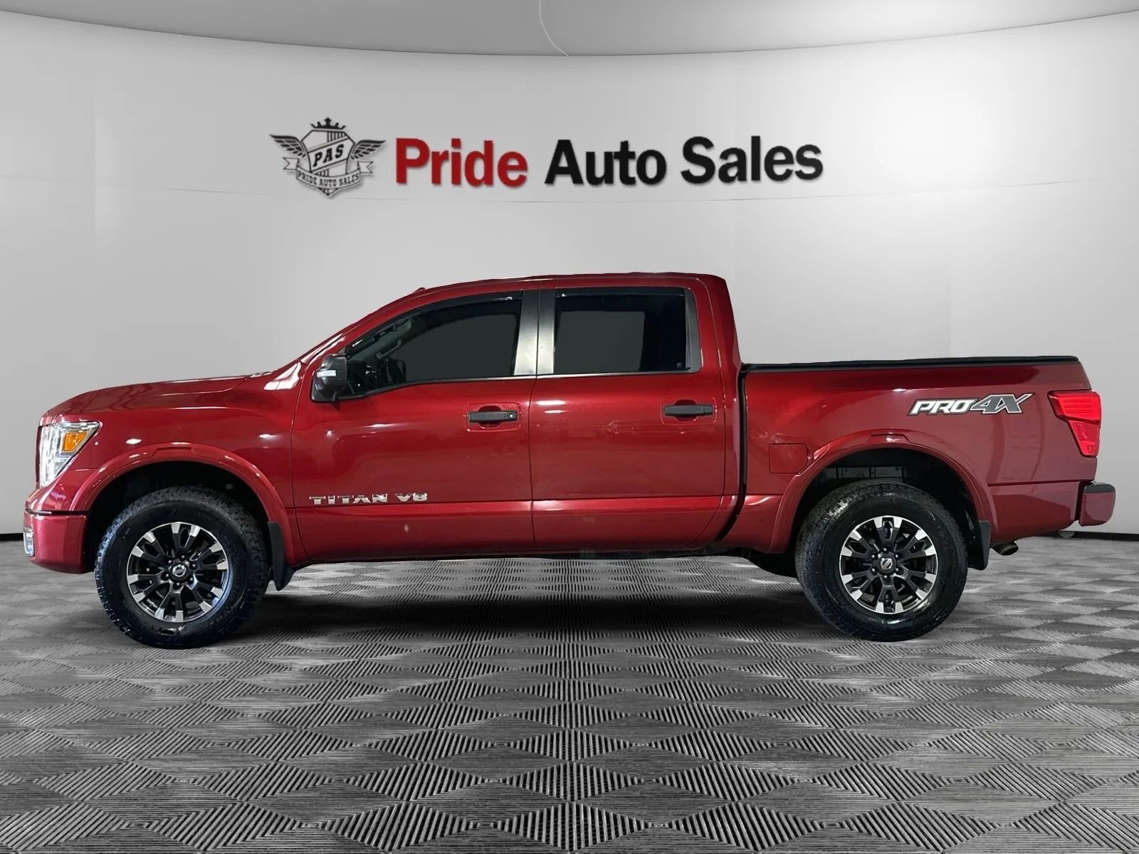 Used 2019 Nissan Titan PRO-4X image 4