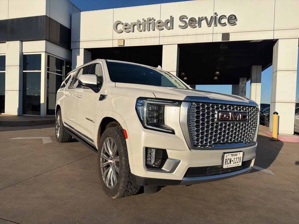 Used 2022 GMC Yukon XL Denali w/ Denali Ultimate Package image 1