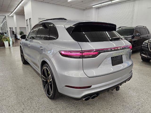 Used 2022 Porsche Cayenne Turbo S AWD/4WD image 6