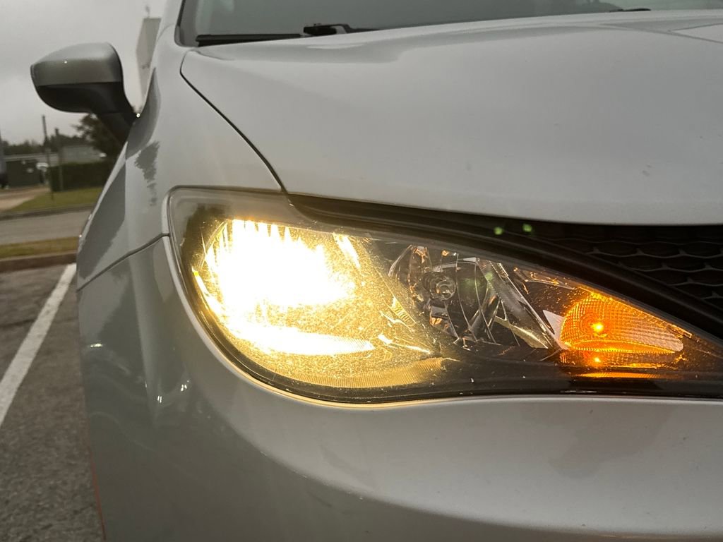 Used 2023 Chrysler Voyager LX image 10