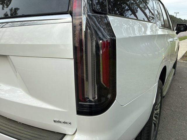 Used 2022 Cadillac Escalade ESV Premium Luxury image 13