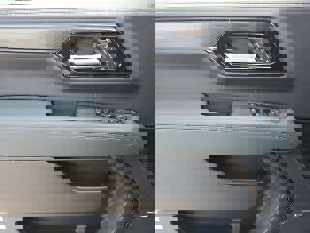 New 2026 GMC Yukon XL AT4 image 17