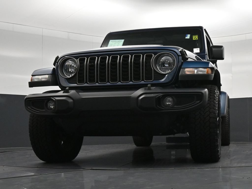 Used 2025 Jeep Gladiator Sport AWD/4WD image 29