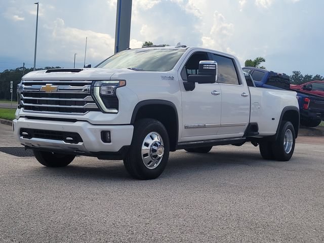 Used 2025 Chevrolet Silverado 3500 High Country w/ Technology Package AWD/4WD image 32