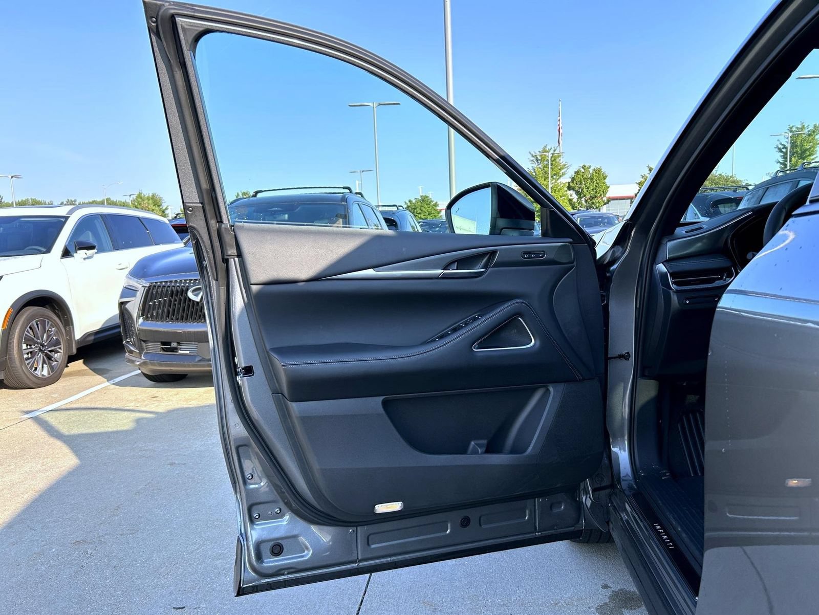 New 2027 INFINITI QX60 Sport w/ Dark Cargo Package AWD/4WD image 9