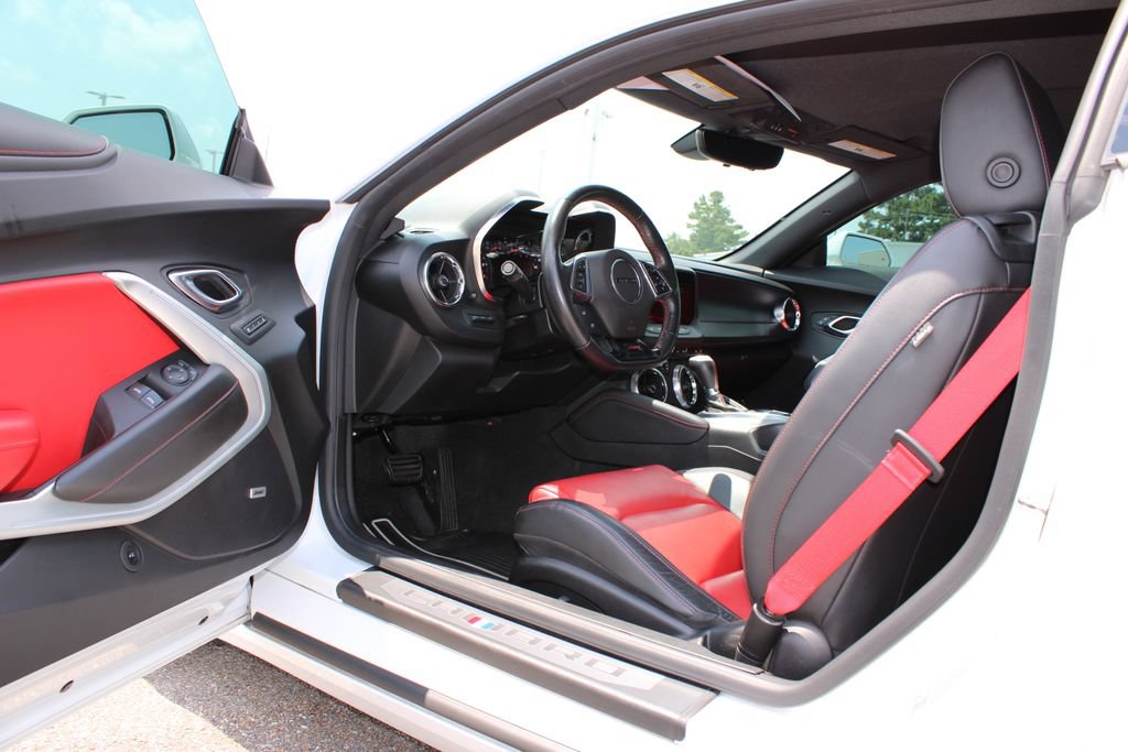 Used 2021 Chevrolet Camaro SS RWD image 6