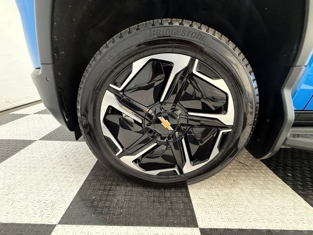 Used 2026 Chevrolet Silverado EV LT AWD/4WD image 12