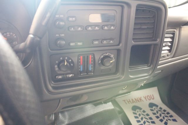 Used 2005 Chevrolet Silverado 2500 W/T w/ Skid Plate Package AWD/4WD image 17