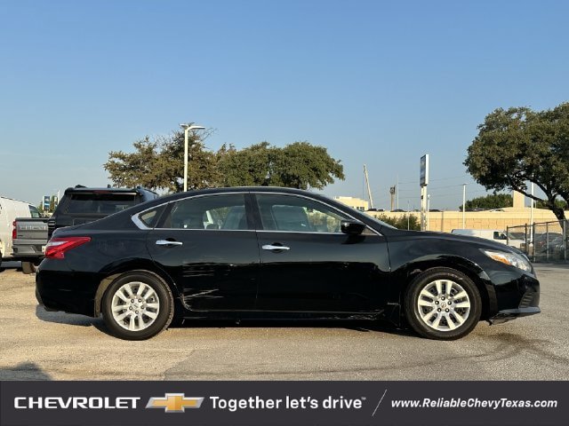 Used 2017 Nissan Altima 2.5 S w/ Power Driver Seat Package FWD image 3