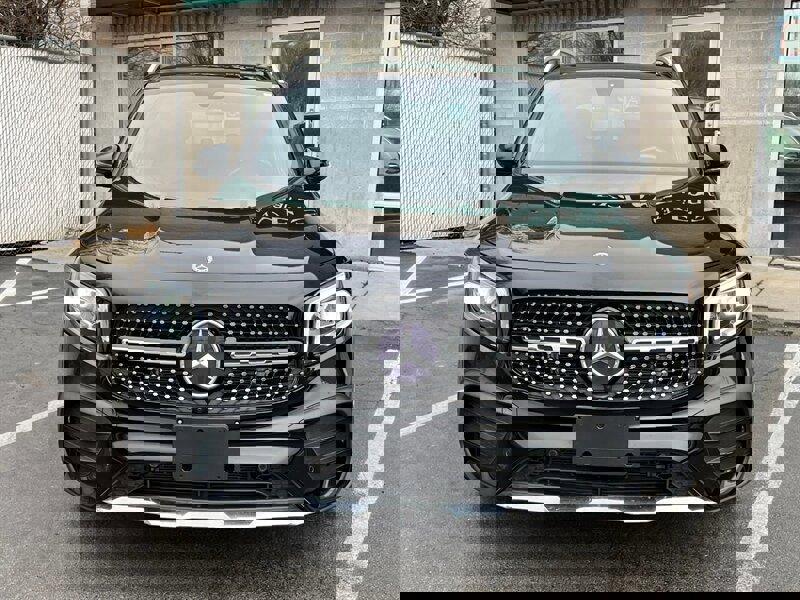 Used 2020 Mercedes-Benz GLB 250 4MATIC w/ AMG Line image 2