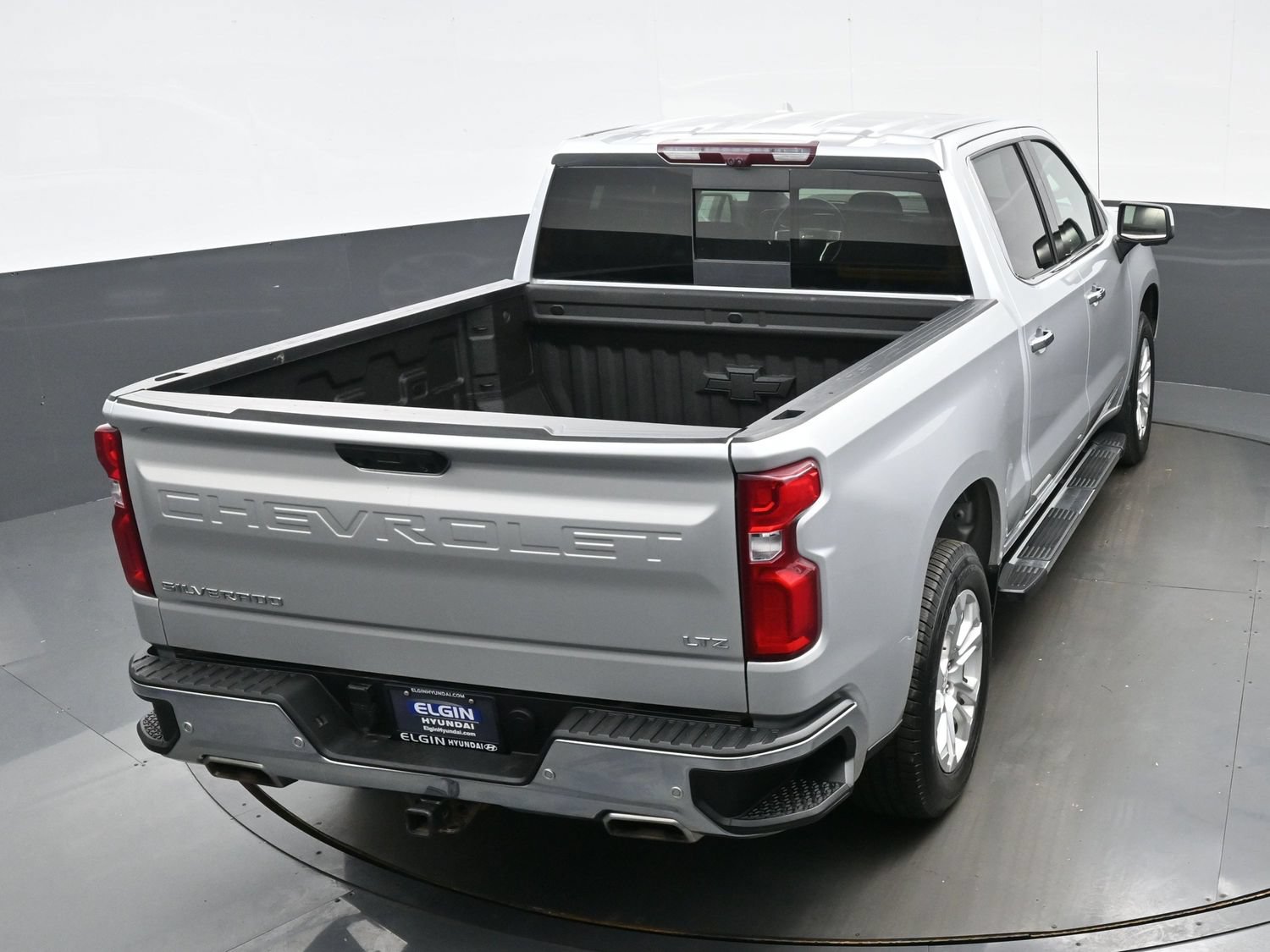 Used 2022 Chevrolet Silverado 1500 LTZ w/ LTZ Premium Package AWD/4WD image 39