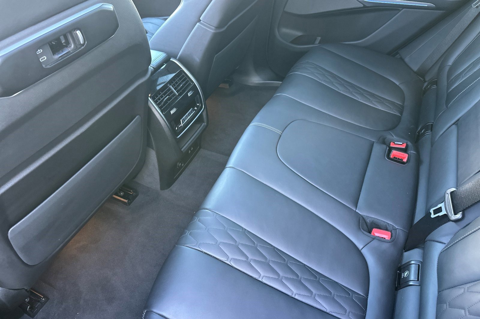 Used 2025 BMW X5 xDrive50e image 28