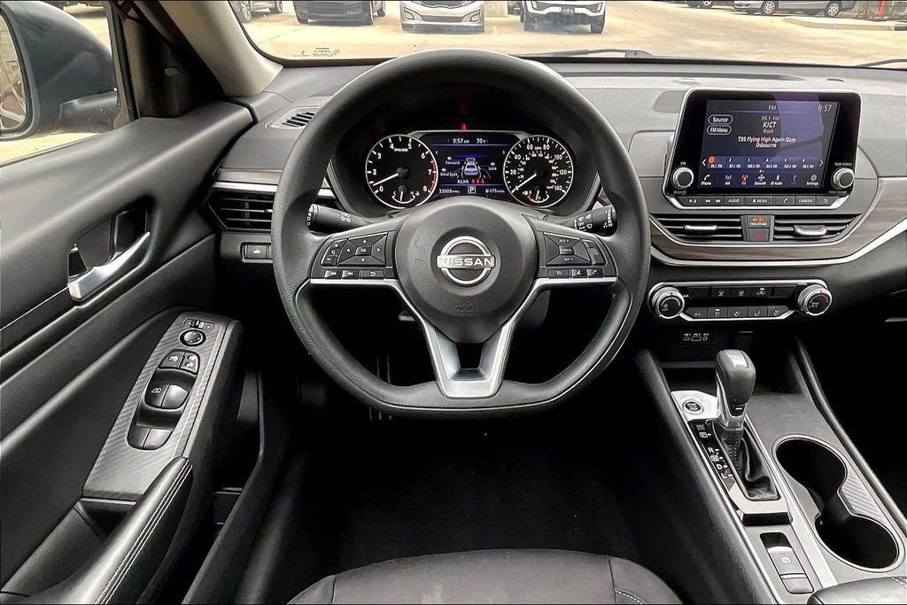 Used 2025 Nissan Altima 2.5 SV image 5