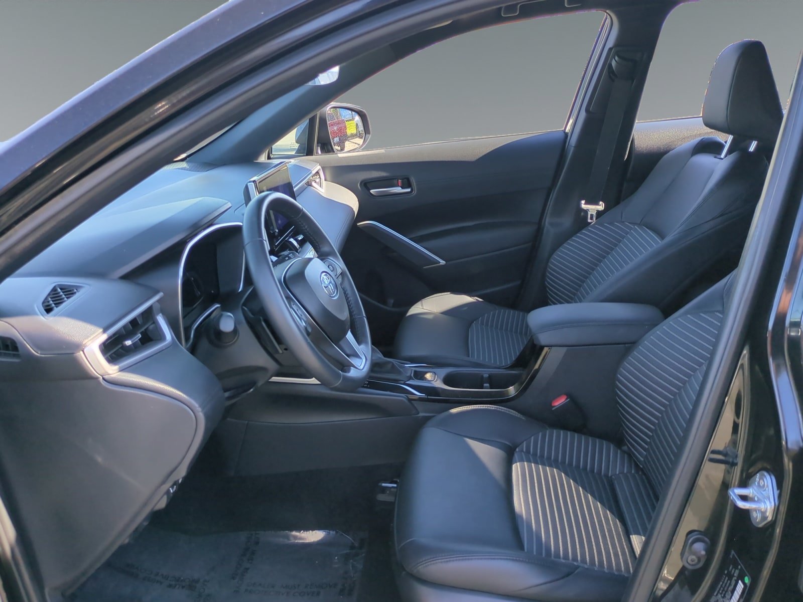 Used 2024 Toyota Corolla Cross AWD Hybrid w/ Convenience Package image 9