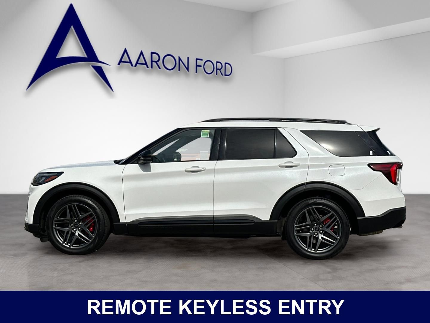 Used 2025 Ford Explorer ST AWD/4WD image 3