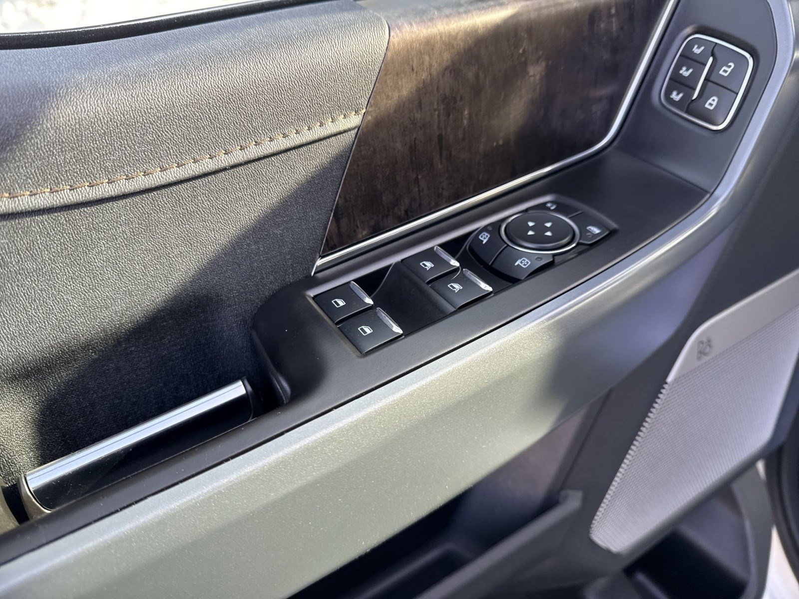 Used 2023 Ford F150 Lightning Lariat w/ Equipment Group 511A High image 14