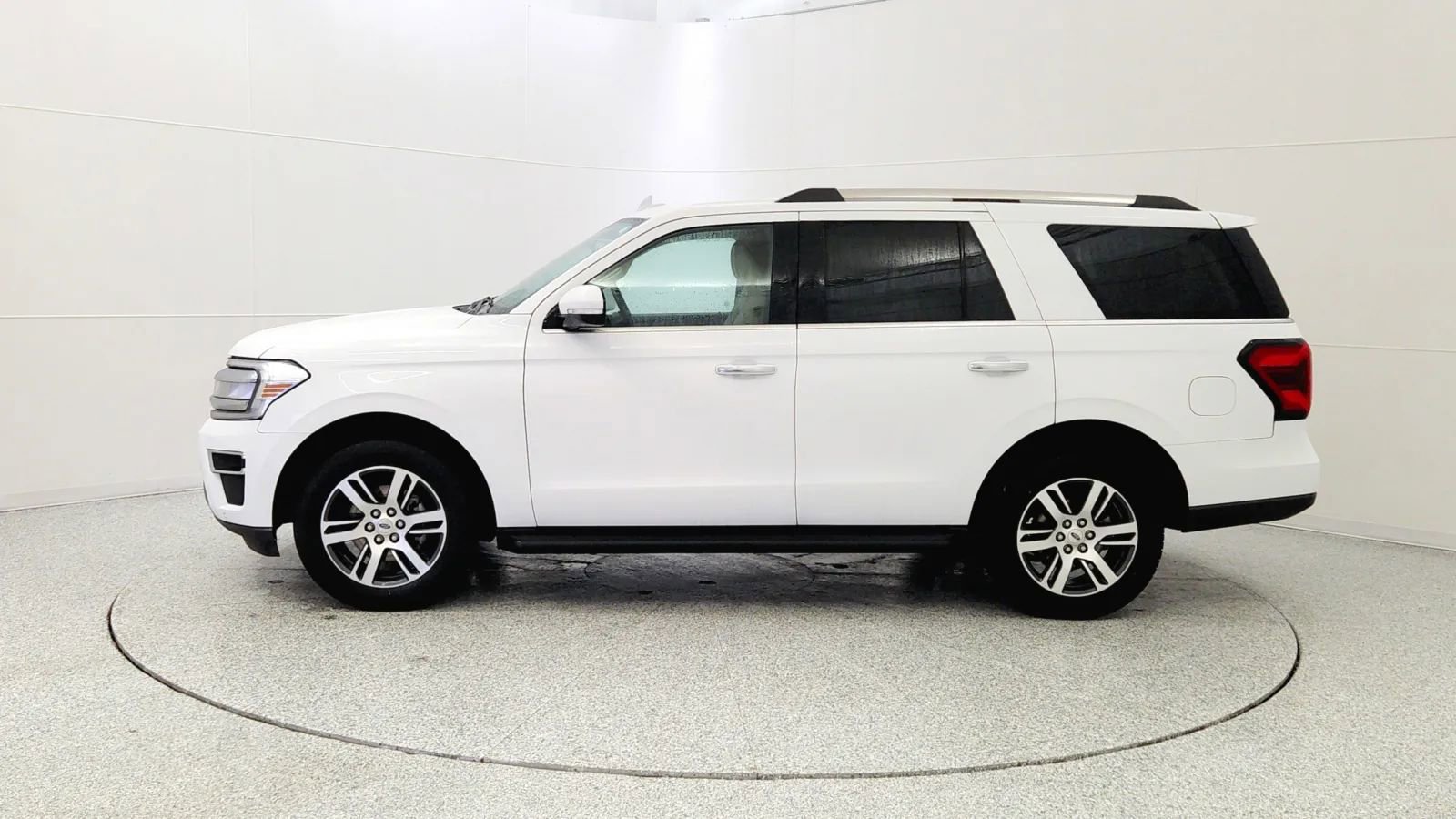 Used 2024 Ford Expedition Limited image 4