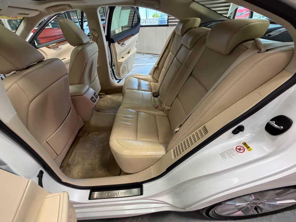 Used 2013 Lexus ES 300h w/ Luxury Pkg FWD image 53