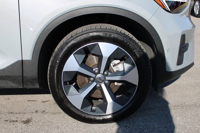 Used 2025 Volvo XC40 B5 Plus image 41