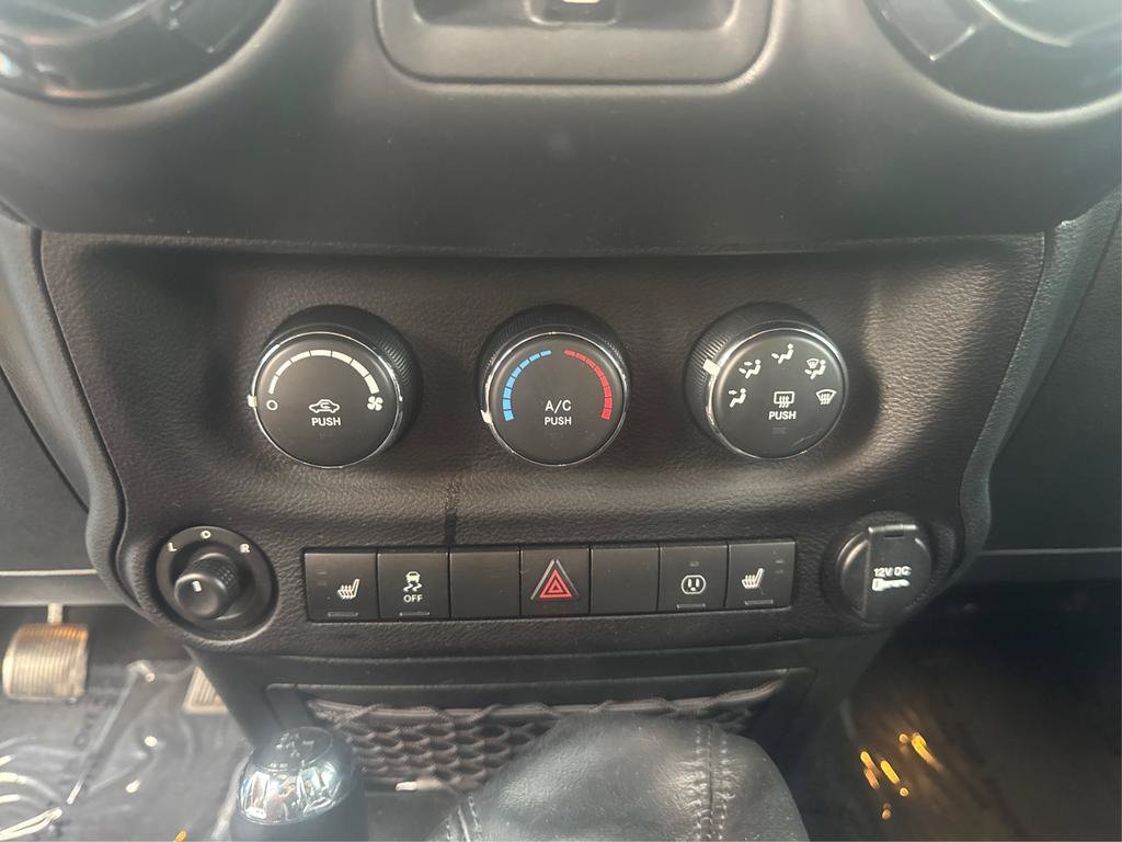 Used 2017 Jeep Wrangler Unlimited Sahara AWD/4WD image 21