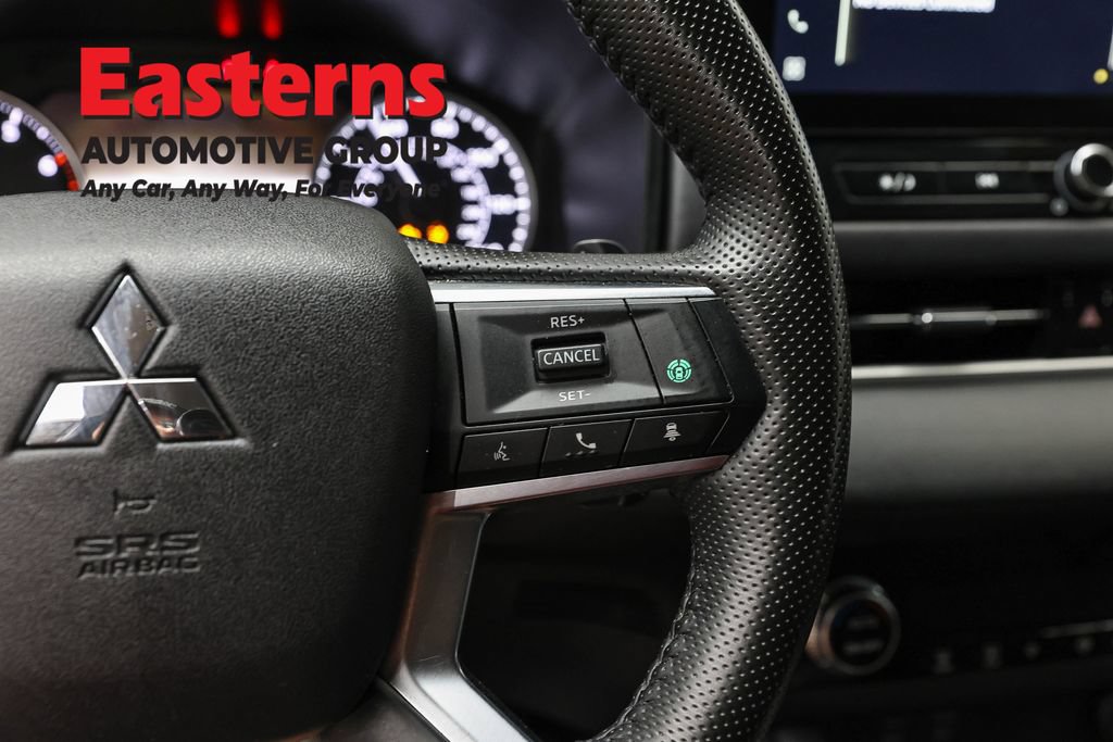 Used 2025 Mitsubishi Outlander SE AWD/4WD image 16