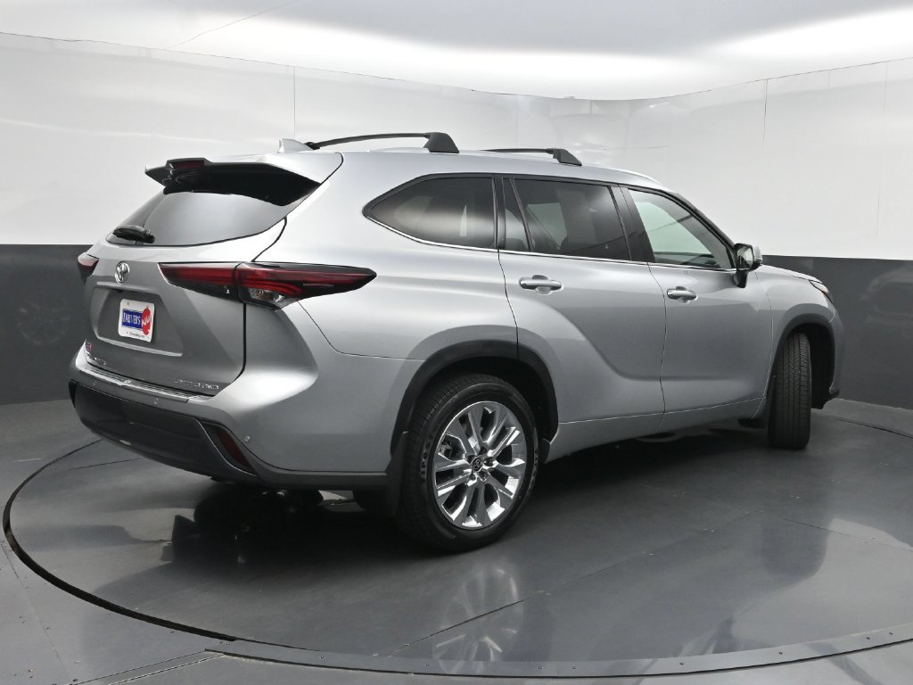 Used 2024 Toyota Highlander Limited AWD/4WD image 27