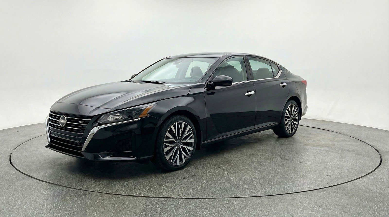 Used 2025 Nissan Altima 2.5 SV image 3