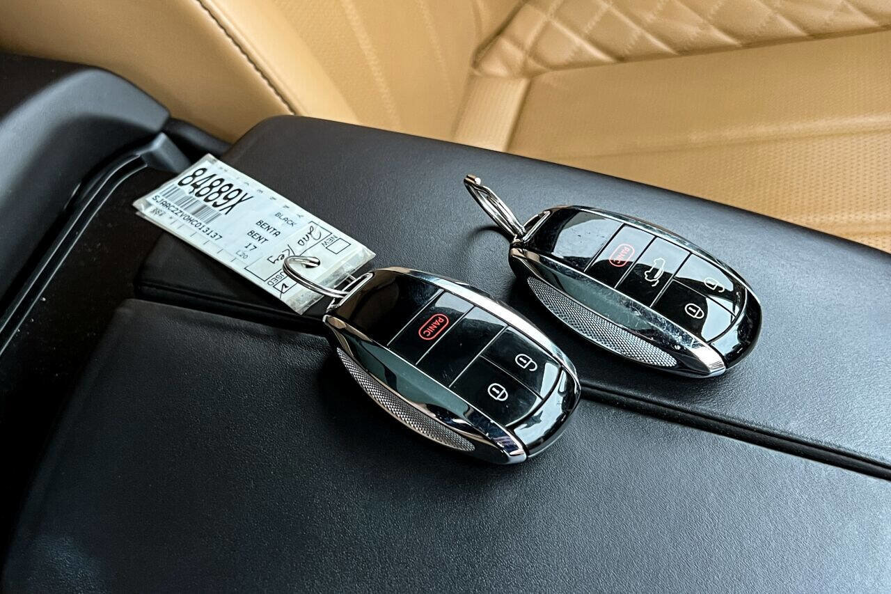 Used 2017 Bentley Bentayga image 54