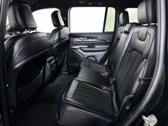 Used 2024 Jeep Grand Cherokee Altitude AWD/4WD image 26